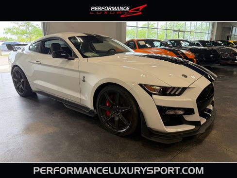 Used 2021 Ford Mustang Shelby GT500 w/ Carbon Fiber Track Pack RWD image 1