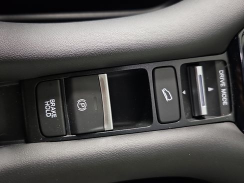 Certified 2024 Honda HR-V LX image 30