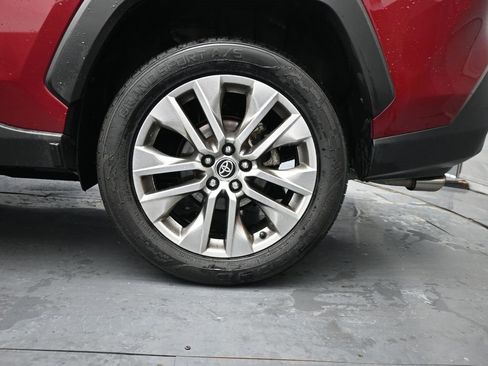 Used 2020 Toyota RAV4 Limited image 13