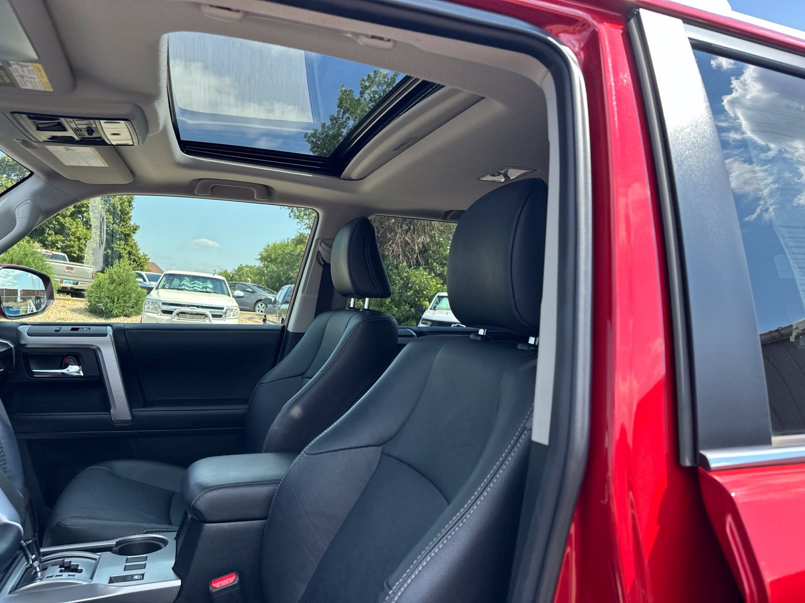 Used 2022 Toyota 4Runner Limited AWD/4WD image 12