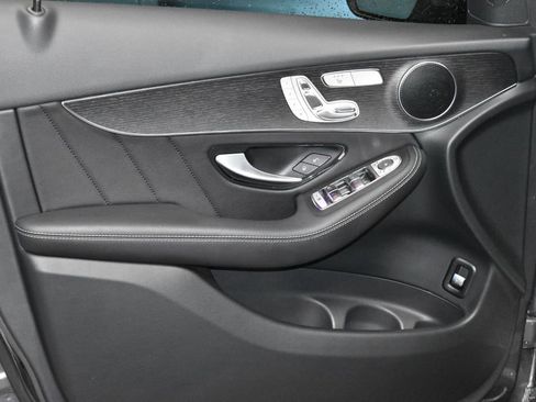 Used 2022 Mercedes-Benz GLC 300 4MATIC image 4