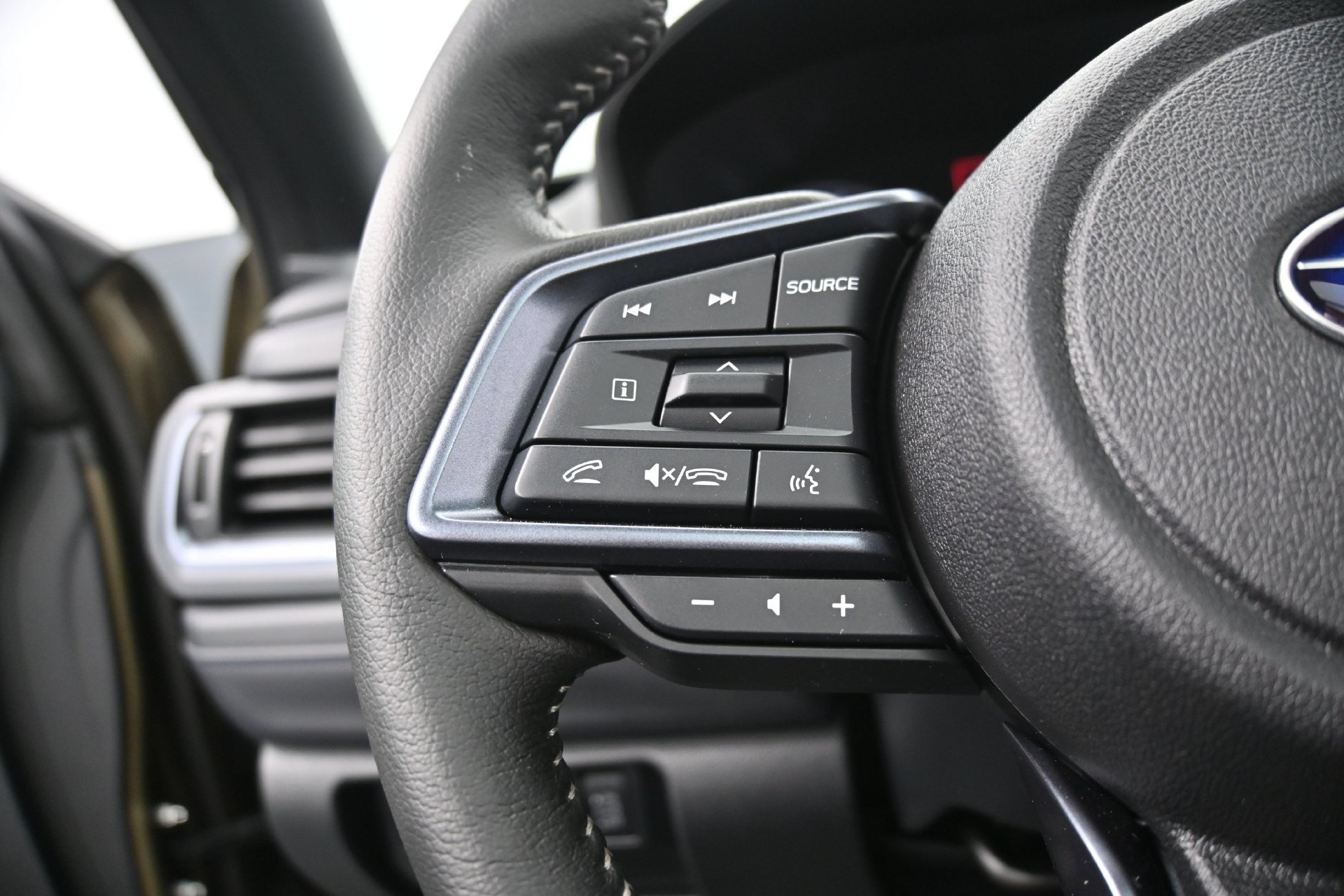 Used 2025 Subaru Forester Limited AWD/4WD image 23