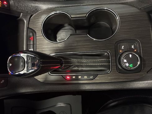 Used 2017 GMC Acadia SLT image 27