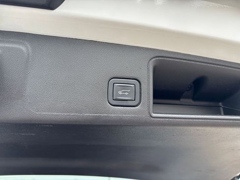 Used 2024 GMC Terrain SLT AWD/4WD image 23