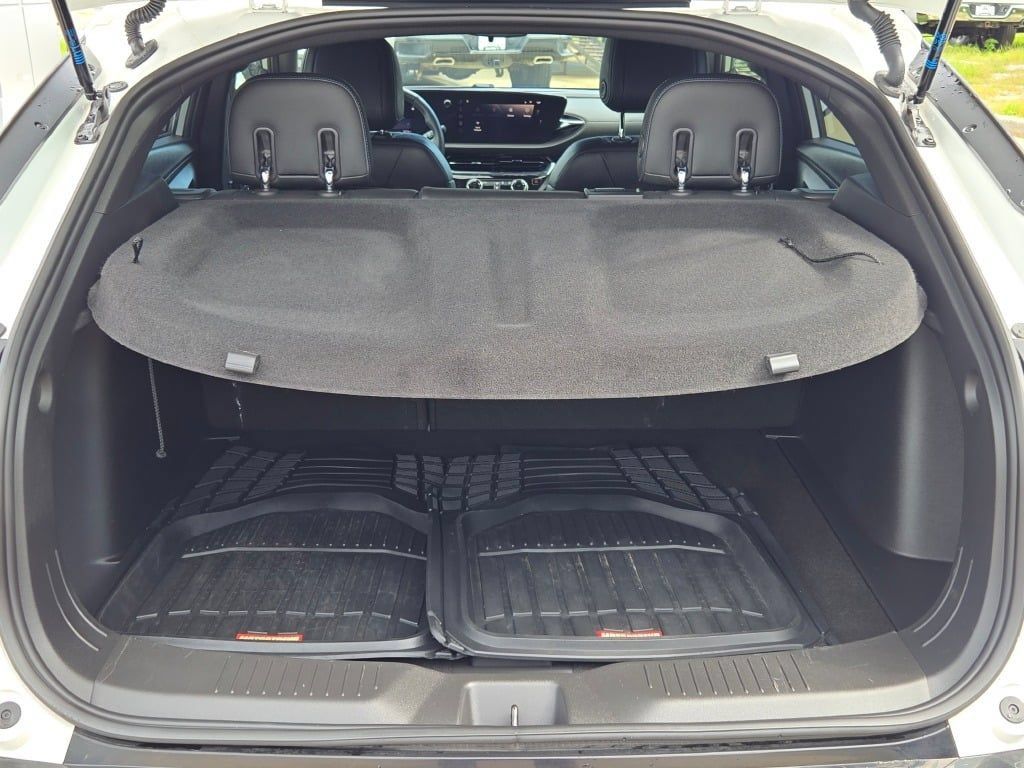Used 2025 Buick Envista Sport Touring w/ Convenience I Package FWD image 13