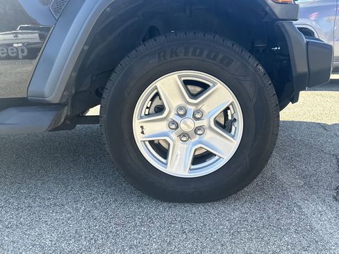 Used 2020 Jeep Gladiator Sport w/ Quick Order Package 24S image 13