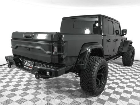 Used 2024 Jeep Gladiator Sport AWD/4WD image 5