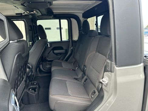 Used 2021 Jeep Gladiator Mojave AWD/4WD image 19