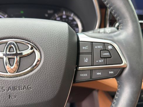Used 2020 Toyota Highlander Platinum FWD image 23