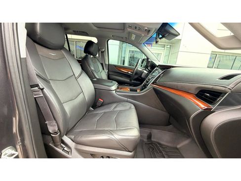 Used 2016 Cadillac Escalade Premium AWD/4WD image 32