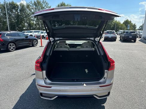 Used 2024 Volvo XC60 B5 Core AWD/4WD image 10