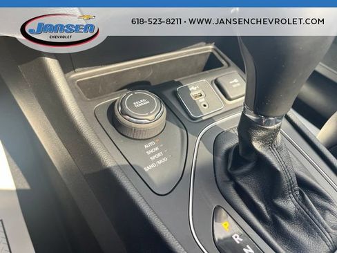 Used 2022 Jeep Cherokee Latitude Lux w/ Sun & Sound Group AWD/4WD image 31