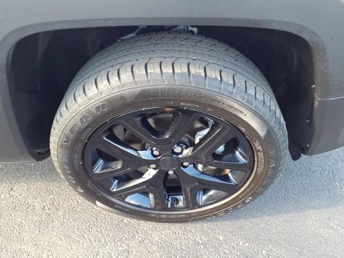 Used 2022 Jeep Renegade Altitude w/ Convenience Group AWD/4WD image 19