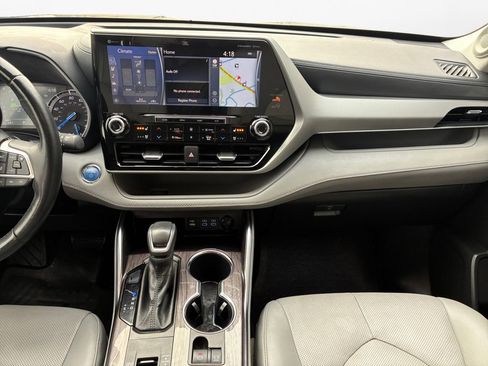 Used 2022 Toyota Highlander Platinum image 3