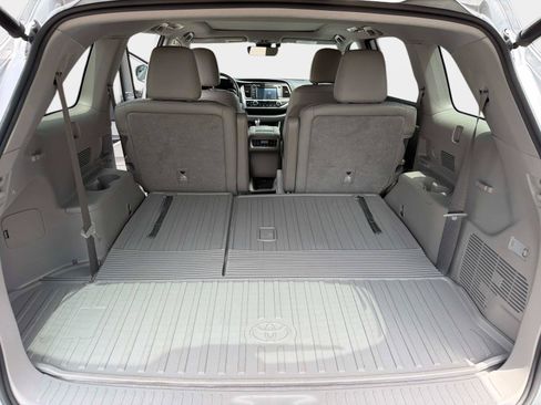 Used 2019 Toyota Highlander Limited Platinum AWD/4WD image 12