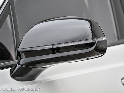 Used 2023 Bentley Bentayga image 13