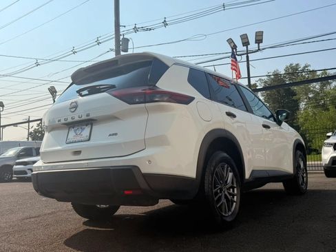 Used 2024 Nissan Rogue S AWD/4WD image 7