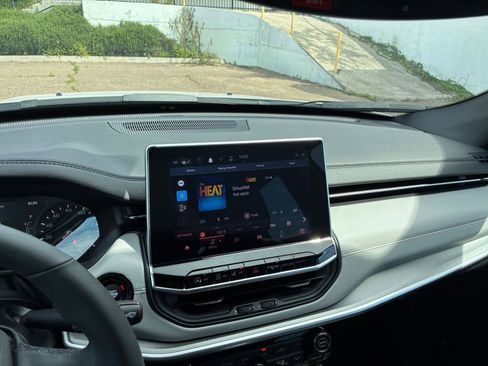 Used 2025 Jeep Compass Limited image 20