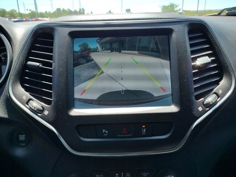 Used 2021 Jeep Cherokee Trailhawk AWD/4WD image 4