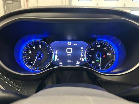 Used 2024 Chrysler Pacifica Touring-L FWD image 22
