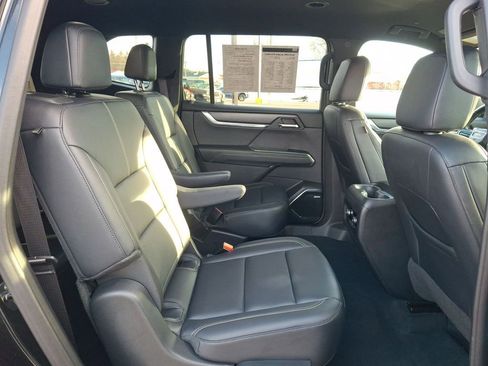 Used 2024 GMC Acadia Elevation image 14