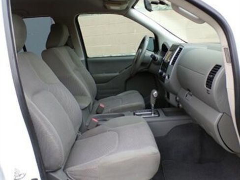 Used 2018 Nissan Frontier SV RWD image 25