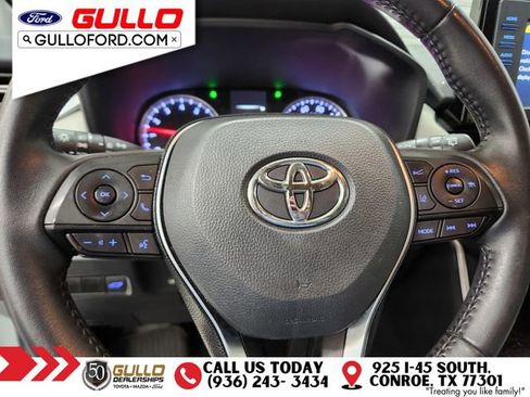 Used 2021 Toyota RAV4 XLE Premium image 25