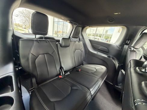 New 2026 Chrysler Pacifica Select image 25