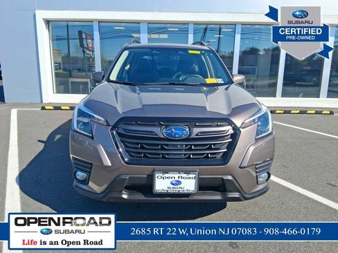 Used 2023 Subaru Forester Limited image 2