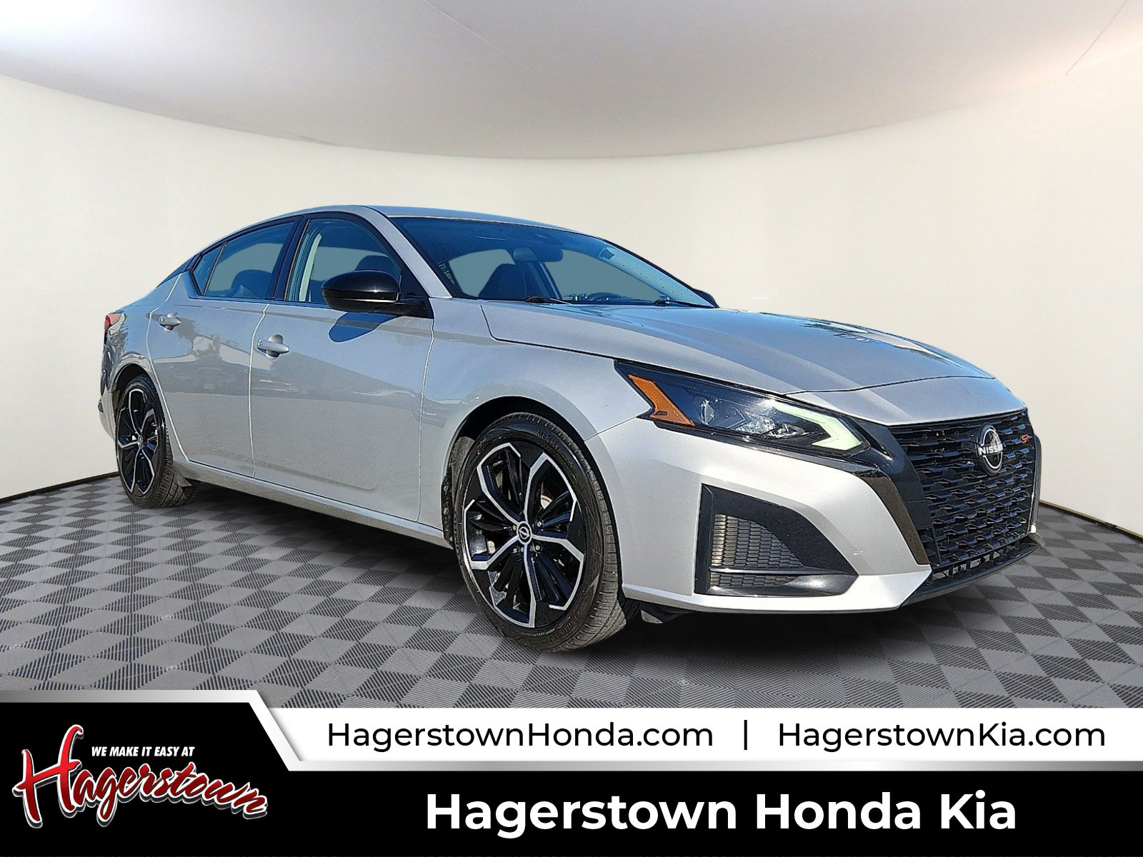 Used 2024 Nissan Altima 2.5 SR FWD image 1