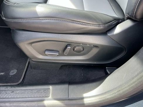 Used 2022 Ford Explorer XLT w/ Equipment Group 202A image 24