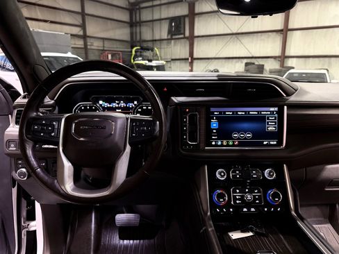 Used 2021 GMC Yukon XL Denali w/ Denali Ultimate Package AWD/4WD image 30