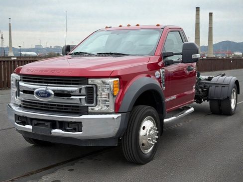 Used 2017 Ford F550 2WD Regular Cab Super Duty image 4
