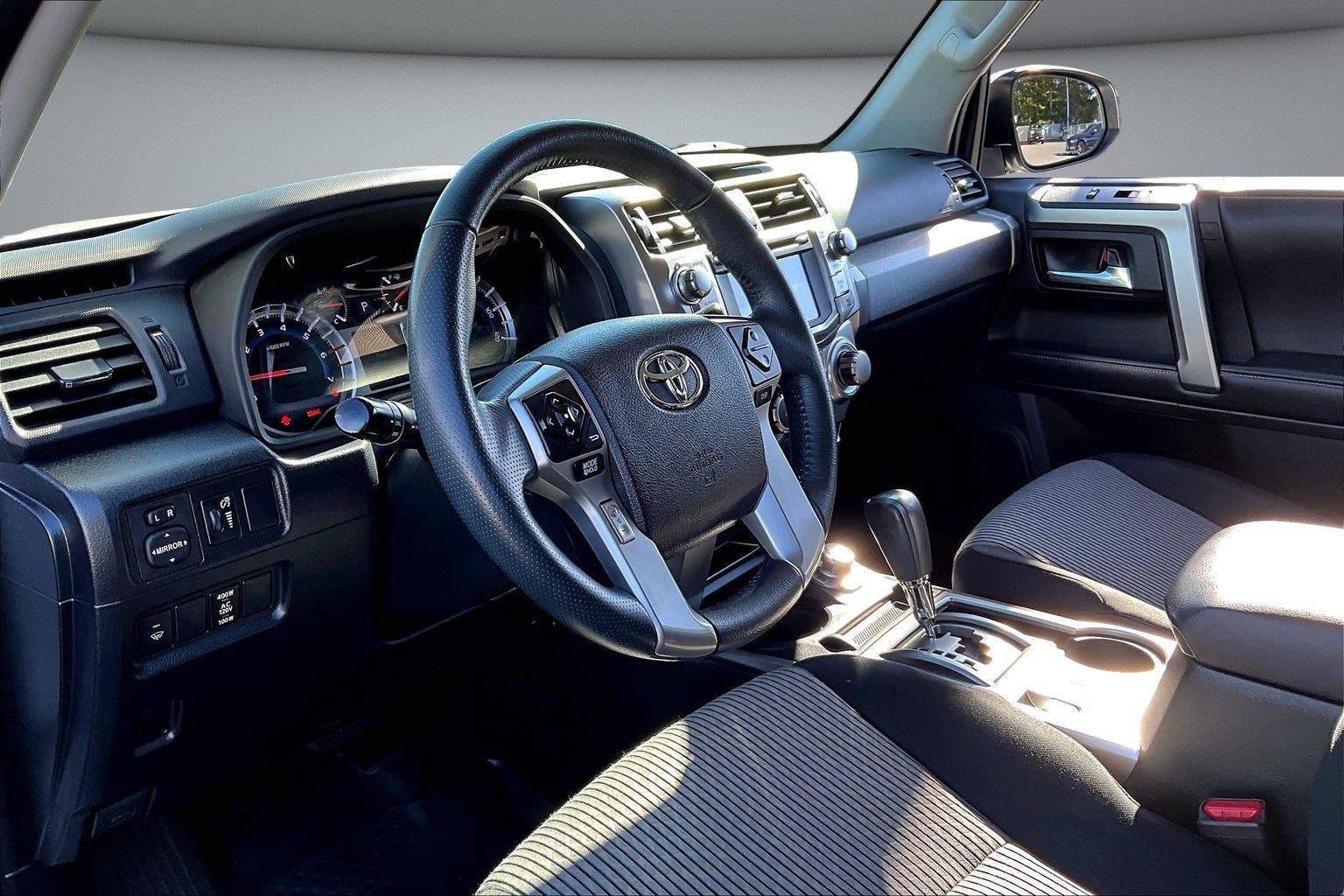 Used 2018 Toyota 4Runner SR5 AWD/4WD image 18