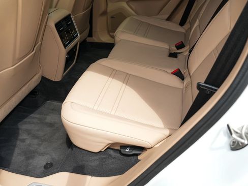 Certified 2022 Porsche Cayenne Coupe AWD/4WD image 32