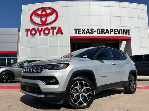 Used 2025 Jeep Compass Limited image 2