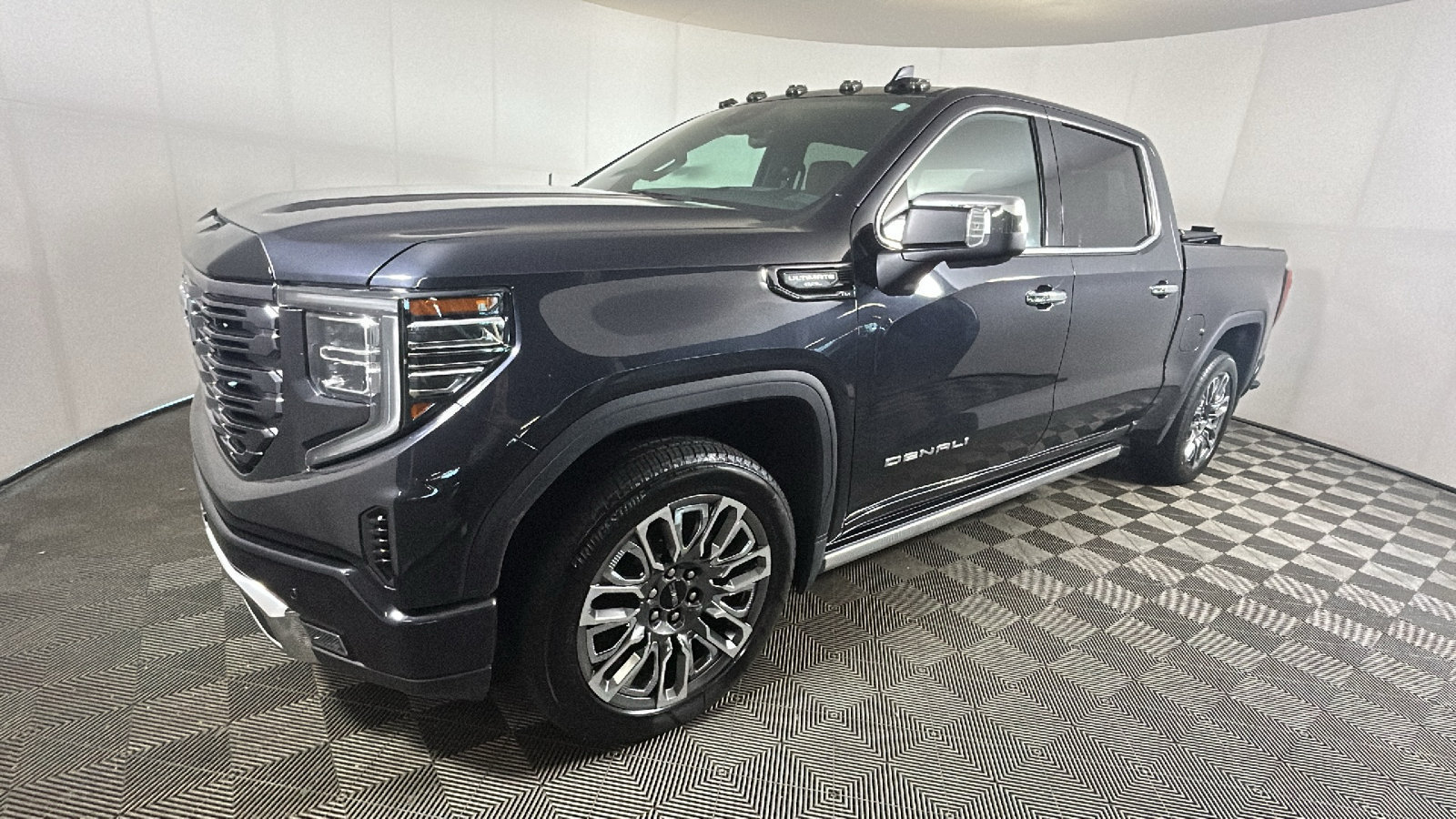 Used 2025 GMC Sierra 1500 Denali Ultimate AWD/4WD image 8