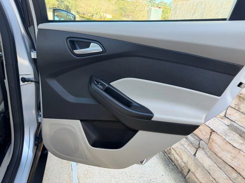 Used 2018 Ford Focus SE image 27