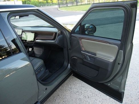 Used 2023 Rivian R1S Launch Edition AWD/4WD image 21