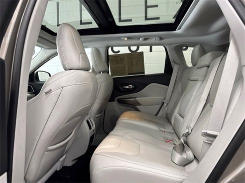 Used 2019 Jeep Cherokee Limited w/ Trailer Tow Group image 24