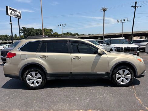 Used 2010 Subaru Outback 2.5i Premium AWD/4WD image 9