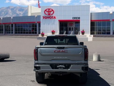 Used 2024 GMC Sierra 2500 AT4 w/ AT4 Premium Plus Package AWD/4WD image 4