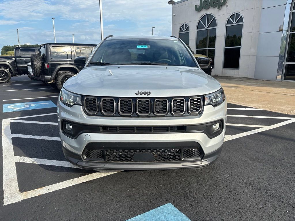 Used 2025 Jeep Compass Latitude w/ Altitude Special Edition AWD/4WD image 4