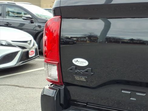Used 2022 Toyota Tacoma SR5 image 8