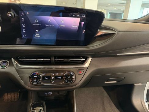 Used 2025 Buick Envista Preferred FWD image 16
