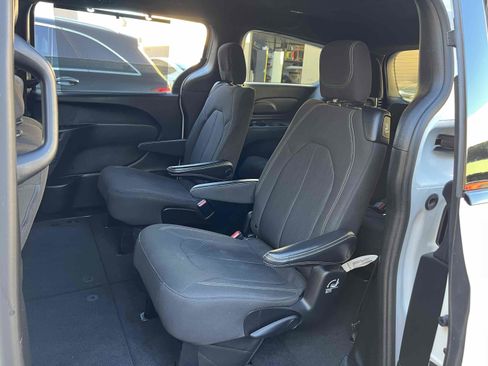 Used 2021 Chrysler Pacifica Touring w/ S Appearance Package image 6