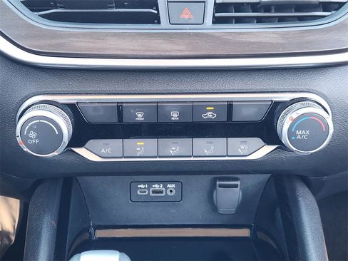 Used 2024 Nissan Altima 2.5 SV image 14