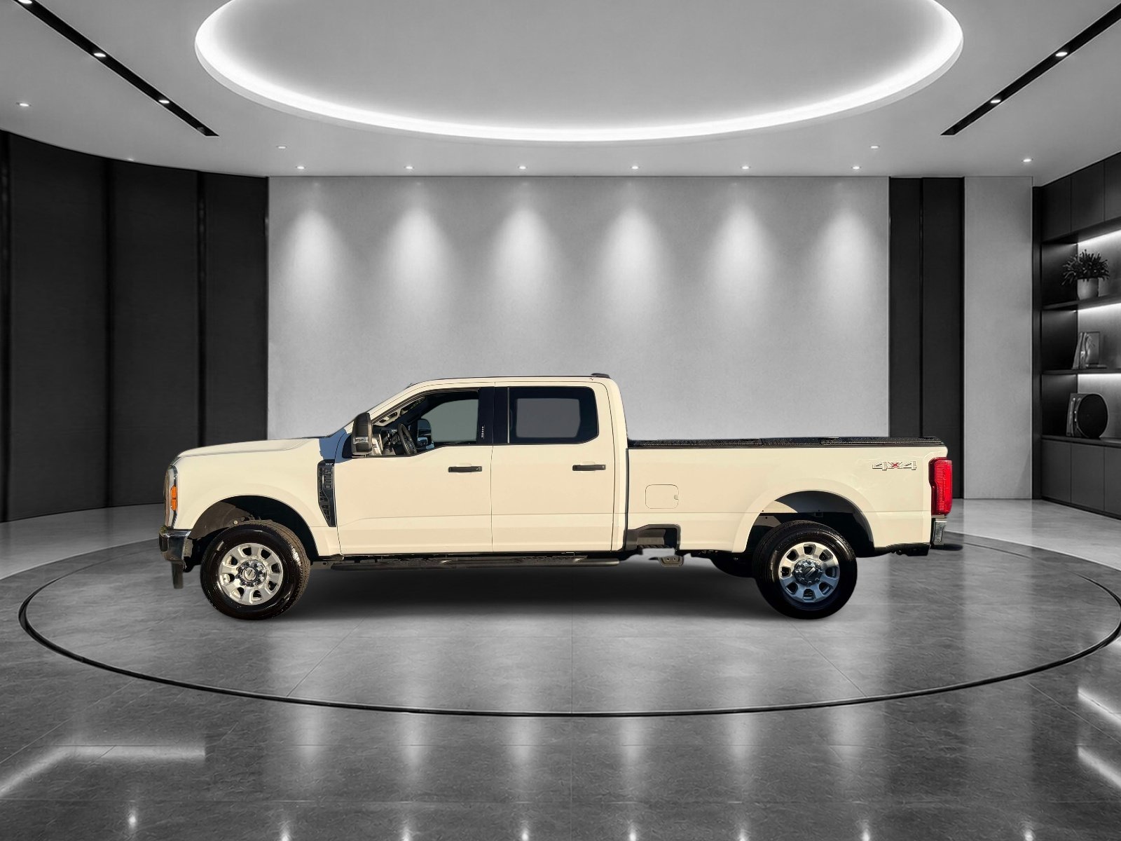 Used 2023 Ford F250 XLT AWD/4WD image 2