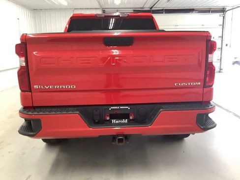 Used 2020 Chevrolet Silverado 1500 Custom w/ Custom Value Package AWD/4WD image 5