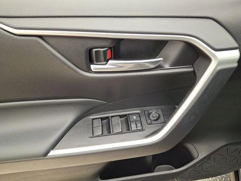 Certified 2022 Toyota RAV4 XLE image 10